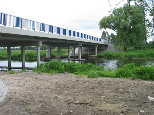 Remont mostu przez rzekę Ner