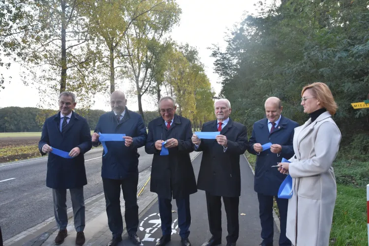 Symboliczne otwarcie nowej drogi dla rowerów na odcinku Grodzisk Wielkopolski – Ujazd