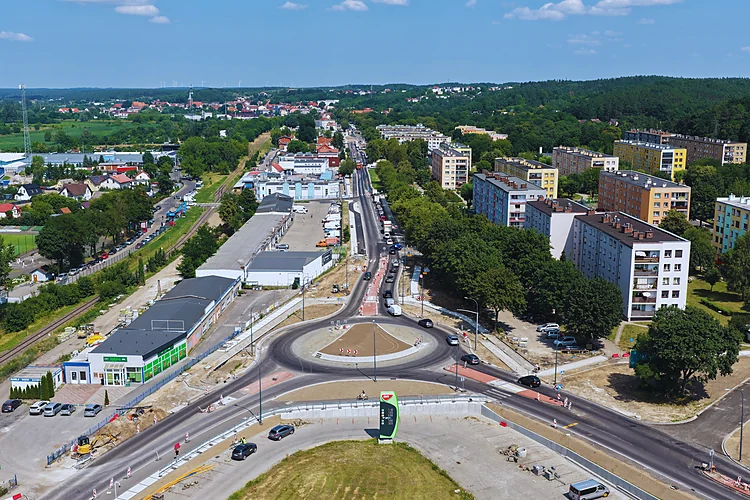 Ostatnie roboty bitumiczne na drodze wojewódzkiej nr 182 w Czarnkowie