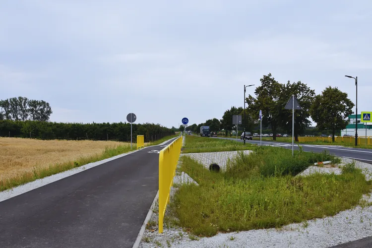 Nowa droga dla rower&oacute;w na odcinku Krzywiń &ndash; Jerka