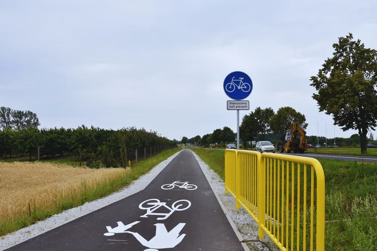 Nowa droga dla rower&oacute;w na odcinku Krzywiń &ndash; Jerka