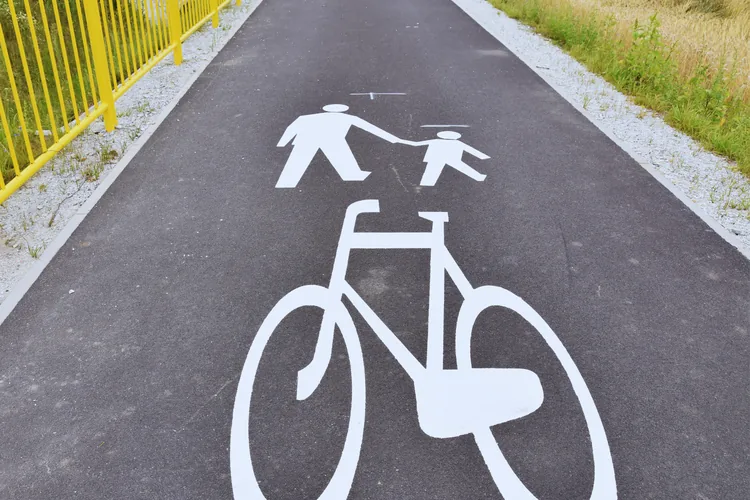Nowa droga dla rower&oacute;w na odcinku Krzywiń &ndash; Jerka