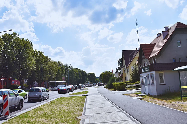 Ostatnie roboty bitumiczne na drodze wojewódzkiej nr 182 w Czarnkowie