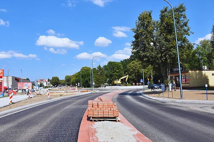 Ostatnie roboty bitumiczne na drodze wojewódzkiej nr 182 w Czarnkowie
