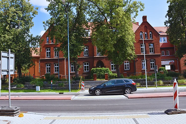 Ostatnie roboty bitumiczne na drodze wojewódzkiej nr 182 w Czarnkowie