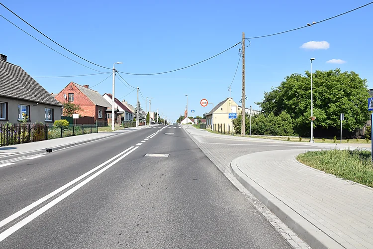 Rozbudowana droga wojewódzka nr 191 w Zacharzynie
