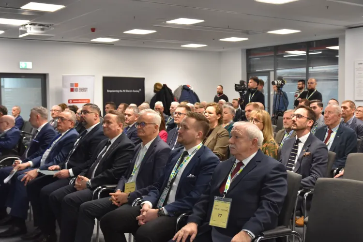 otwarcie nowego odcinka drogi wojew&oacute;dzkiej nr 305