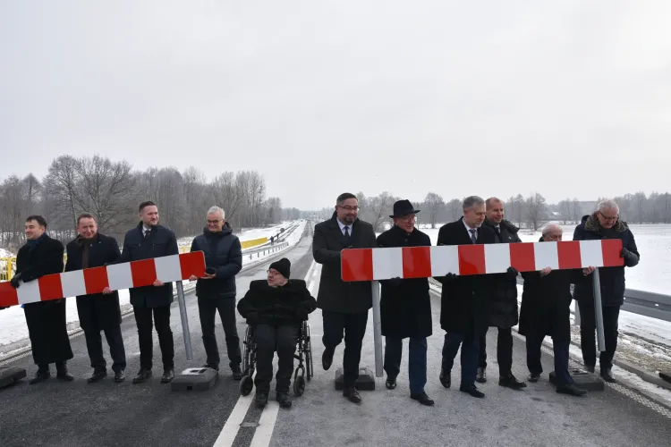 otwarcie nowego odcinka drogi wojew&oacute;dzkiej nr 305