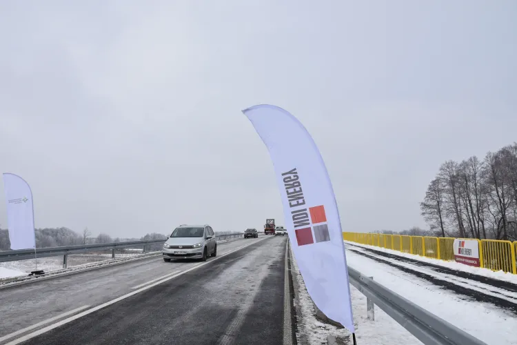 otwarcie nowego odcinka drogi wojew&oacute;dzkiej nr 305