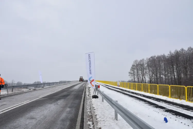 otwarcie nowego odcinka drogi wojew&oacute;dzkiej nr 305